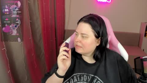 LinaBoo online show from 04/03/26, 07:50