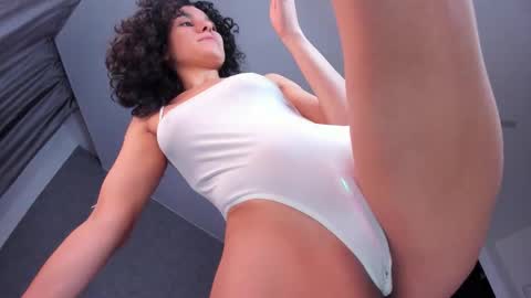 A girl from your  dreams online show from 12/01/25, 04:50