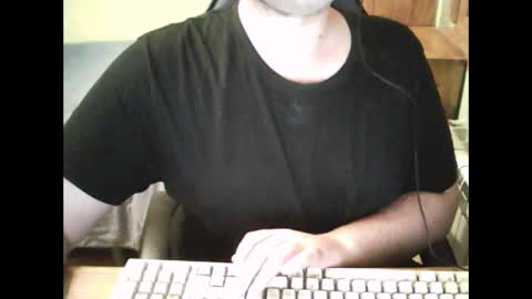 Snapshot of bender_35 chatting on 01/27/25, 01:16 bender_35 online show from 01/27/25, 01:16