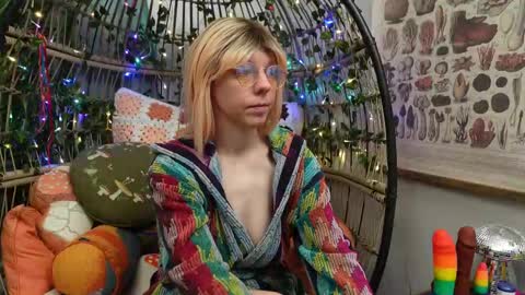 Willow online show from 09/18/25, 11:12