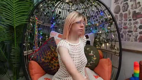 Willow online show from 09/24/25, 11:13