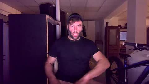 Snapshot of bengi1984 chatting on 10/12/25, 09:58 Robert  1984 online show from 10/12/25, 09:58