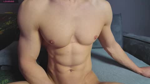 benjaminkarl02 online show from 11/25/25, 06:24