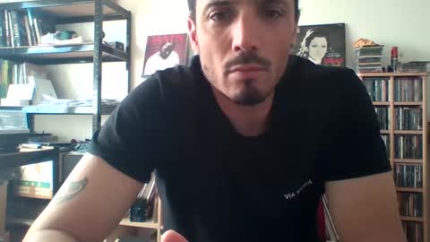 Snapshot of bennyhola chatting on 05/18/26, 01:28 BennyHola online show from 05/18/26, 01:28