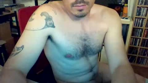 Snapshot of bennyhola chatting on 05/30/26, 12:30 BennyHola online show from 05/30/26, 12:30