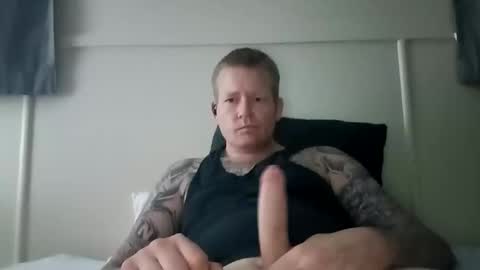 Snapshot of bennyinbrissy chatting on 02/15/26, 03:31 bennyinbrissy online show from 02/15/26, 03:31