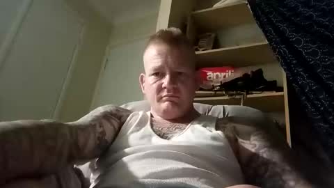 Snapshot of bennyinbrissy chatting on 04/29/26, 04:11 bennyinbrissy online show from 04/29/26, 04:11