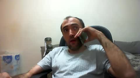 Snapshot of bentish chatting on 12/12/24, 06:42 bentish online show from 12/12/24, 06:42