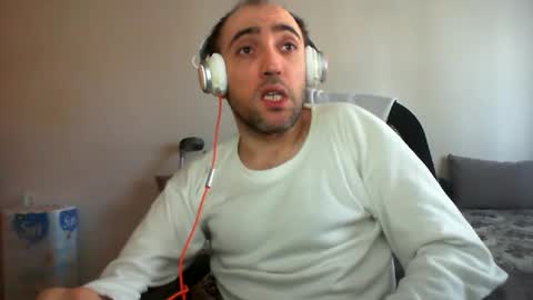 Snapshot of bentish chatting on 12/13/24, 08:30 bentish online show from 12/13/24, 08:30