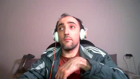 Snapshot of bentish chatting on 12/16/24, 05:33 bentish online show from 12/16/24, 05:33