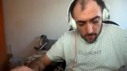 Snapshot of bentish chatting on 12/17/24, 12:00 bentish online show from 12/17/24, 12:00