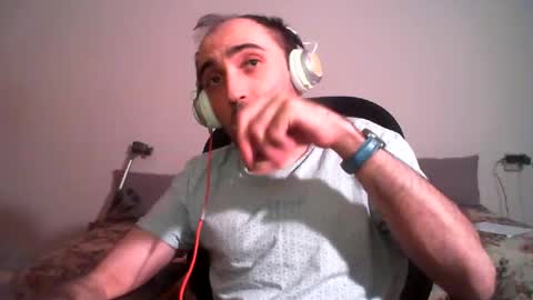 Snapshot of bentish chatting on 12/17/24, 04:21 bentish online show from 12/17/24, 04:21