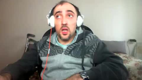 Snapshot of bentish chatting on 12/28/24, 01:17 bentish online show from 12/28/24, 01:17