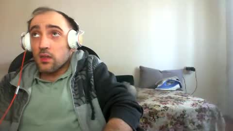 Snapshot of bentish chatting on 01/01/25, 10:00 bentish online show from 01/01/25, 10:00