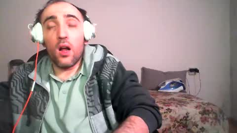 Snapshot of bentish chatting on 01/01/25, 04:18 bentish online show from 01/01/25, 04:18