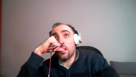 Snapshot of bentish chatting on 01/06/25, 03:51 bentish online show from 01/06/25, 03:51