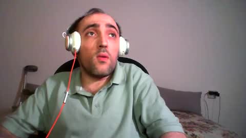 Snapshot of bentish chatting on 01/12/25, 04:40 bentish online show from 01/12/25, 04:40