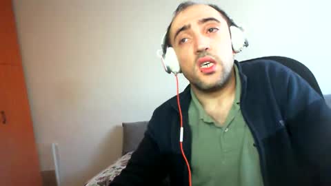 Snapshot of bentish chatting on 01/23/25, 06:39 bentish online show from 01/23/25, 06:39