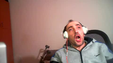 Snapshot of bentish chatting on 01/26/25, 04:09 bentish online show from 01/26/25, 04:09