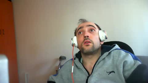 Snapshot of bentish chatting on 01/27/25, 11:32 bentish online show from 01/27/25, 11:32