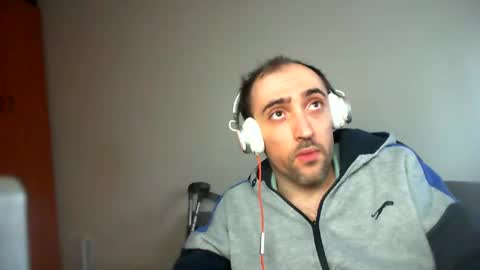 Snapshot of bentish chatting on 01/27/25, 02:35 bentish online show from 01/27/25, 02:35