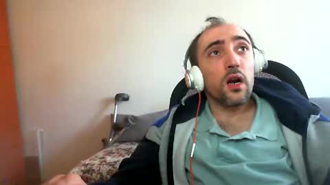 Snapshot of bentish chatting on 01/28/25, 10:02 bentish online show from 01/28/25, 10:02