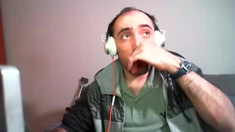 Snapshot of bentish chatting on 02/05/25, 03:52 bentish online show from 02/05/25, 03:52