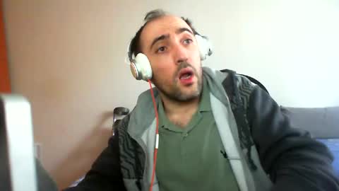 Snapshot of bentish chatting on 02/06/25, 10:37 bentish online show from 02/06/25, 10:37