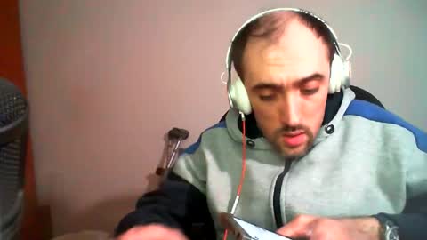 Snapshot of bentish chatting on 02/09/25, 04:18 bentish online show from 02/09/25, 04:18