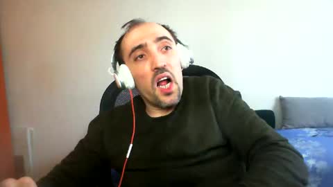 Snapshot of bentish chatting on 02/14/25, 01:18 bentish online show from 02/14/25, 01:18