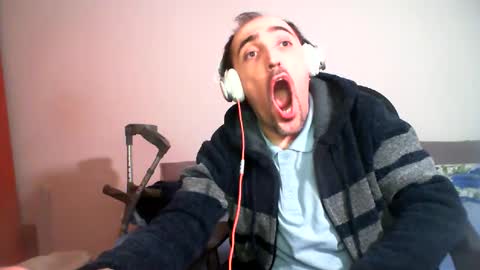 Snapshot of bentish chatting on 02/14/25, 08:15 bentish online show from 02/14/25, 08:15