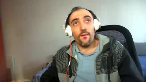Snapshot of bentish chatting on 02/15/25, 02:44 bentish online show from 02/15/25, 02:44
