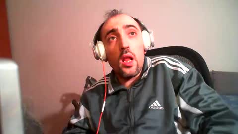Snapshot of bentish chatting on 02/16/25, 04:21 bentish online show from 02/16/25, 04:21