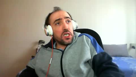 Snapshot of bentish chatting on 02/19/25, 08:01 bentish online show from 02/19/25, 08:01