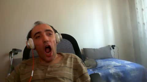 Snapshot of bentish chatting on 09/17/25, 07:43 bentish online show from 09/17/25, 07:43