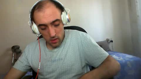 Snapshot of bentish chatting on 09/22/25, 09:00 bentish online show from 09/22/25, 09:00