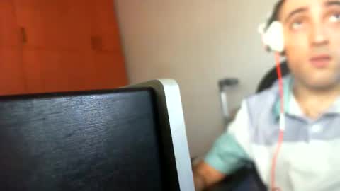 Snapshot of bentish chatting on 09/29/25, 01:27 bentish online show from 09/29/25, 01:27