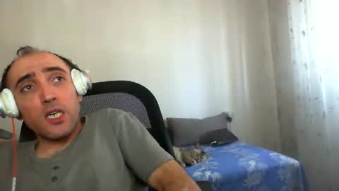 Snapshot of bentish chatting on 10/13/25, 08:03 bentish online show from 10/13/25, 08:03