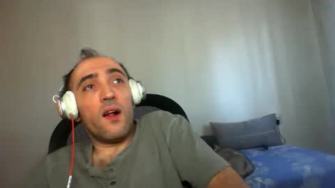 Snapshot of bentish chatting on 10/14/25, 06:03 bentish online show from 10/14/25, 06:03