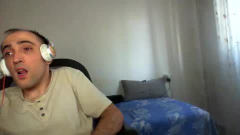 Snapshot of bentish chatting on 10/17/25, 01:46 bentish online show from 10/17/25, 01:46