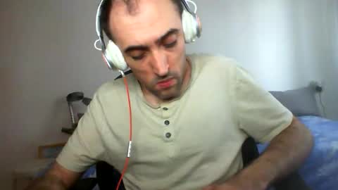 Snapshot of bentish chatting on 10/20/25, 06:14 bentish online show from 10/20/25, 06:14