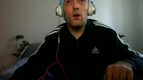 bentish online show from 12/05/25, 01:42