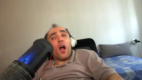 Snapshot of bentish chatting on 05/09/26, 02:11 bentish online show from 05/09/26, 02:11