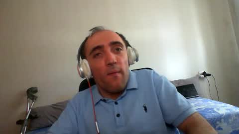 Snapshot of bentish chatting on 05/16/26, 12:15 bentish online show from 05/16/26, 12:15