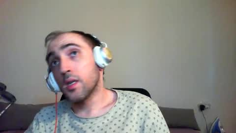Snapshot of bentish chatting on 06/17/26, 02:07 bentish online show from 06/17/26, 02:07