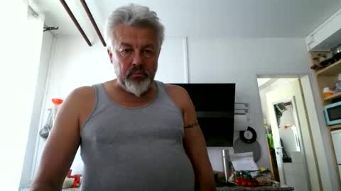 Snapshot of berg_boy chatting on 06/04/26, 10:32 Martin online show from 06/04/26, 10:32