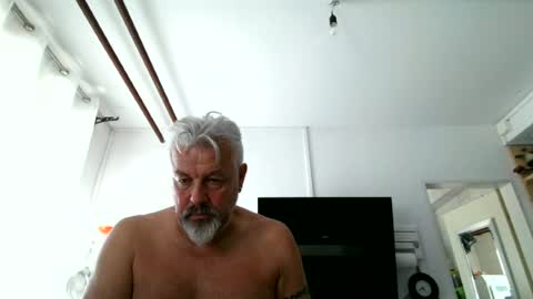 Snapshot of berg_boy chatting on 06/14/26, 02:41 Martin online show from 06/14/26, 02:41