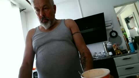 Snapshot of berg_boy chatting on 06/17/26, 10:50 Martin online show from 06/17/26, 10:50