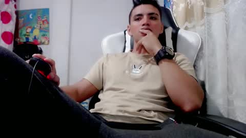 Snapshot of bergon30 chatting on 01/27/25, 12:05 Bergon77 online show from 01/27/25, 12:05