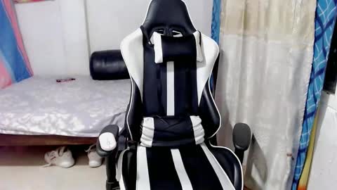 Snapshot of bergon30 chatting on 02/25/25, 03:42 Bergon77 online show from 02/25/25, 03:42